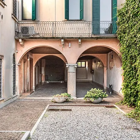 We - Maison San Zeno, * Verona